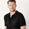 Amazon Essentials Men’s Short Sleeve Button-Down Resort Knit Shirt(Black)