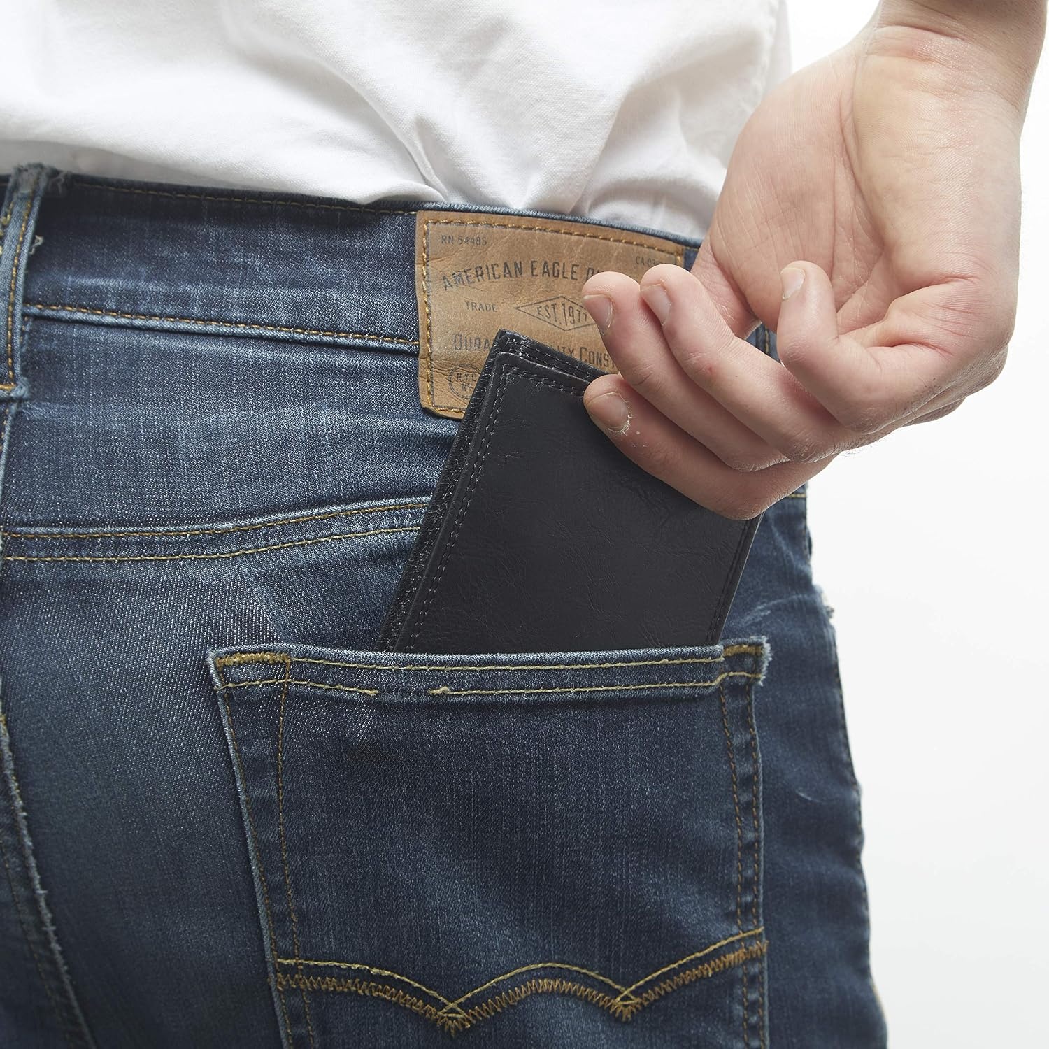 image:imageAmazon Essentials Mens Bifold WalletBlack