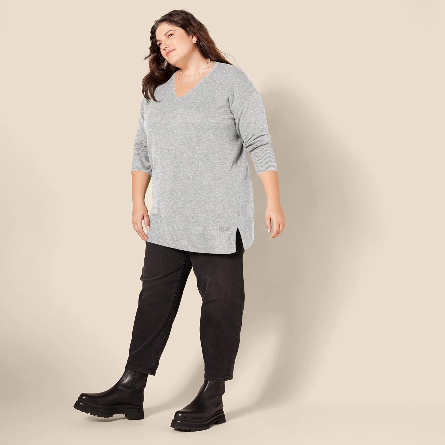 image:imageAmazon Essentials Womens Regular Fit Lightweight VNeck Tunic Sweater Long SleeveLight Grey Heather