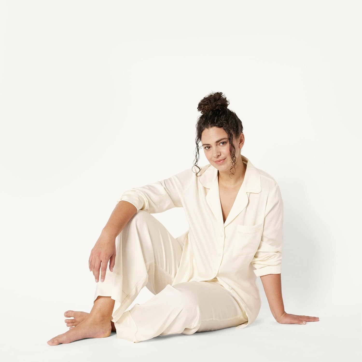 image:imageAmazon Essentials Womens Satin Long Sleeve Shirt and Pant Pajama SetIvory