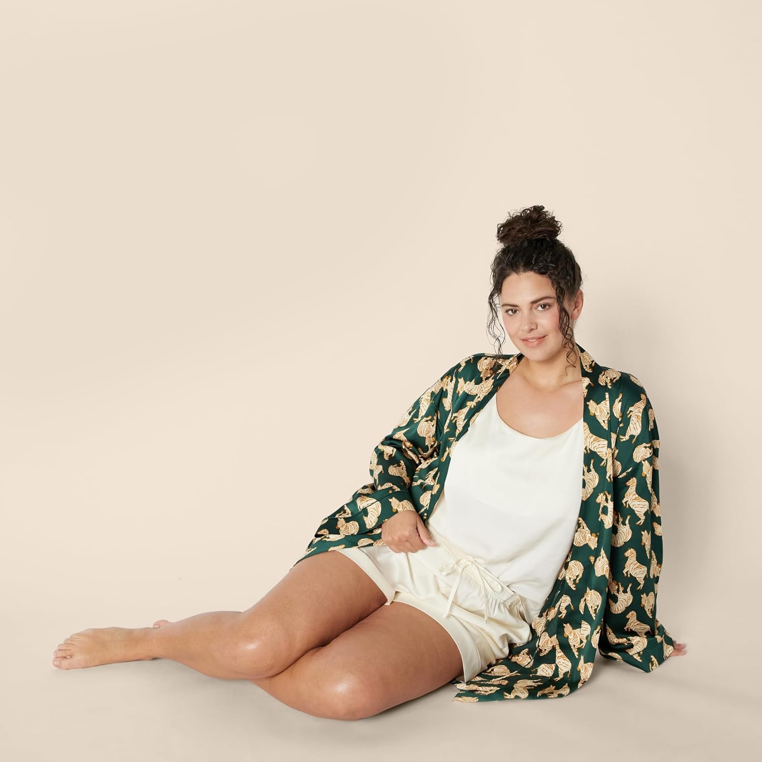 image:imageAmazon Essentials Womens Satin Pajama Top and Shorts SetIvory