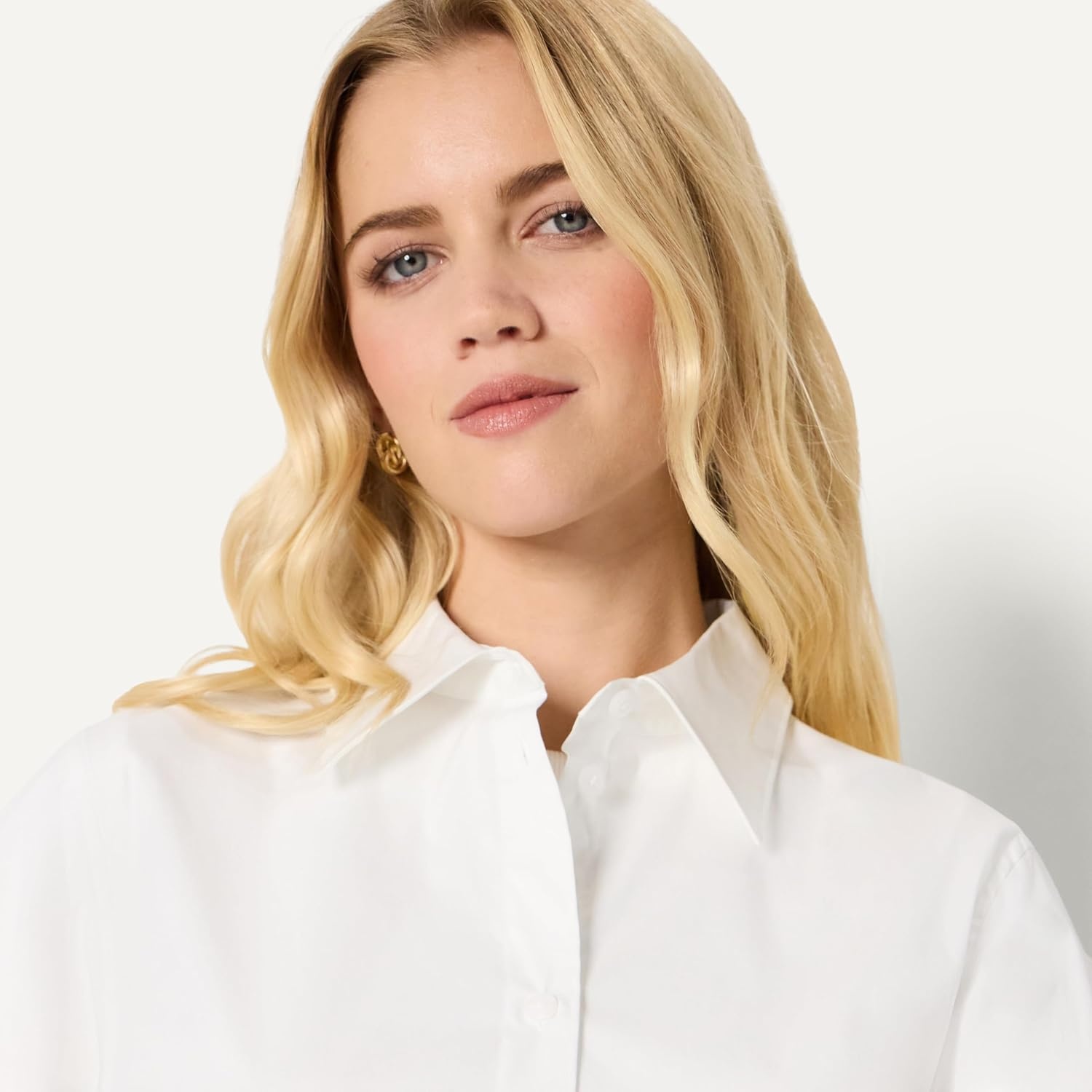 image:imageAmazon Essentials Womens OversizedFit Cropped Cotton Stretch Poplin ButtonDown ShirtBright White
