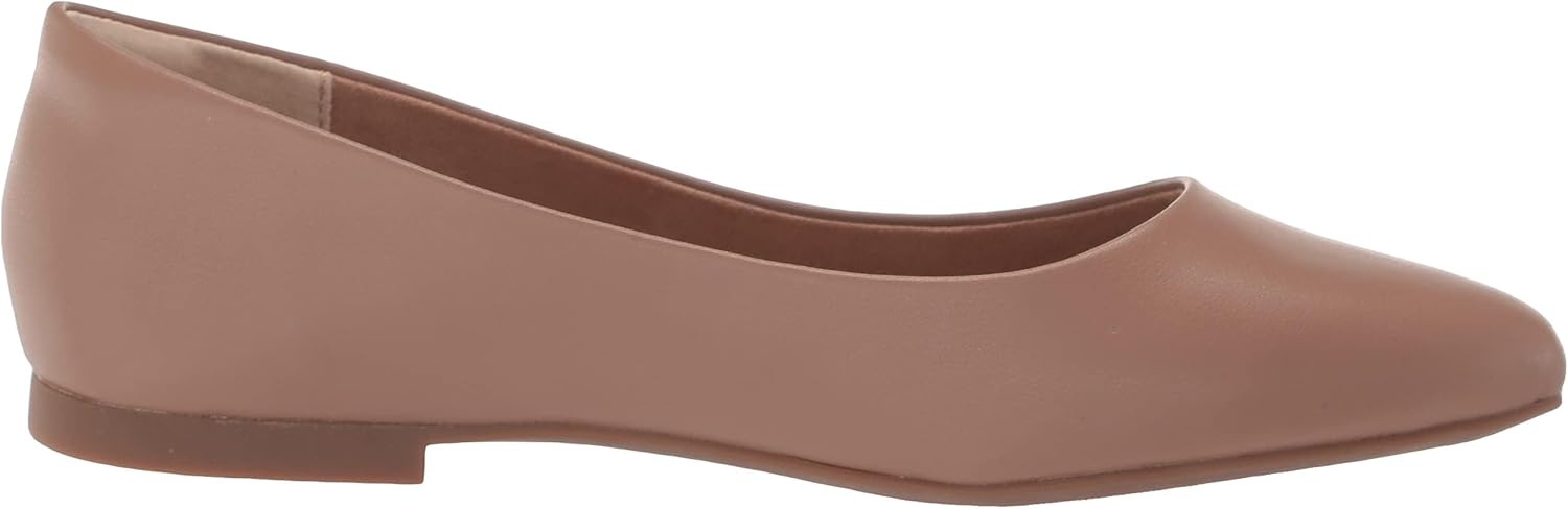 image:imageAmazon Essentials Womens PointedToe Ballet FlatsBrown