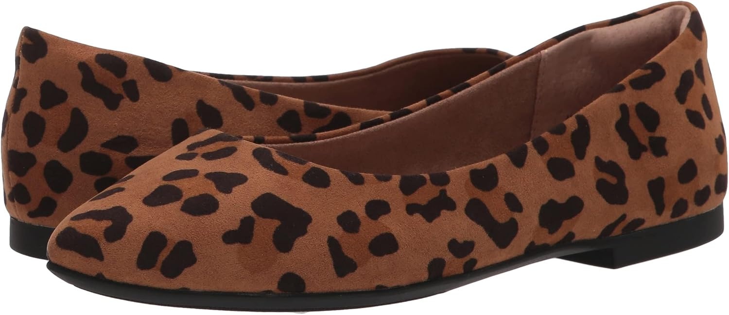 image:imageAmazon Essentials Womens PointedToe Ballet FlatsBrown Leopard