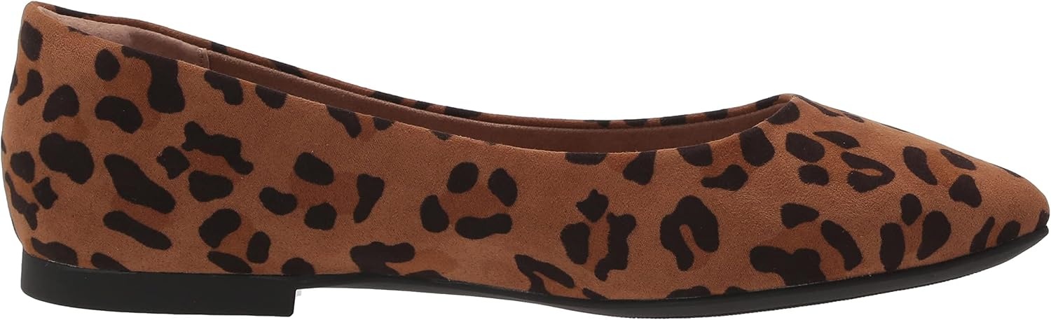 image:imageAmazon Essentials Womens PointedToe Ballet FlatsBrown Leopard