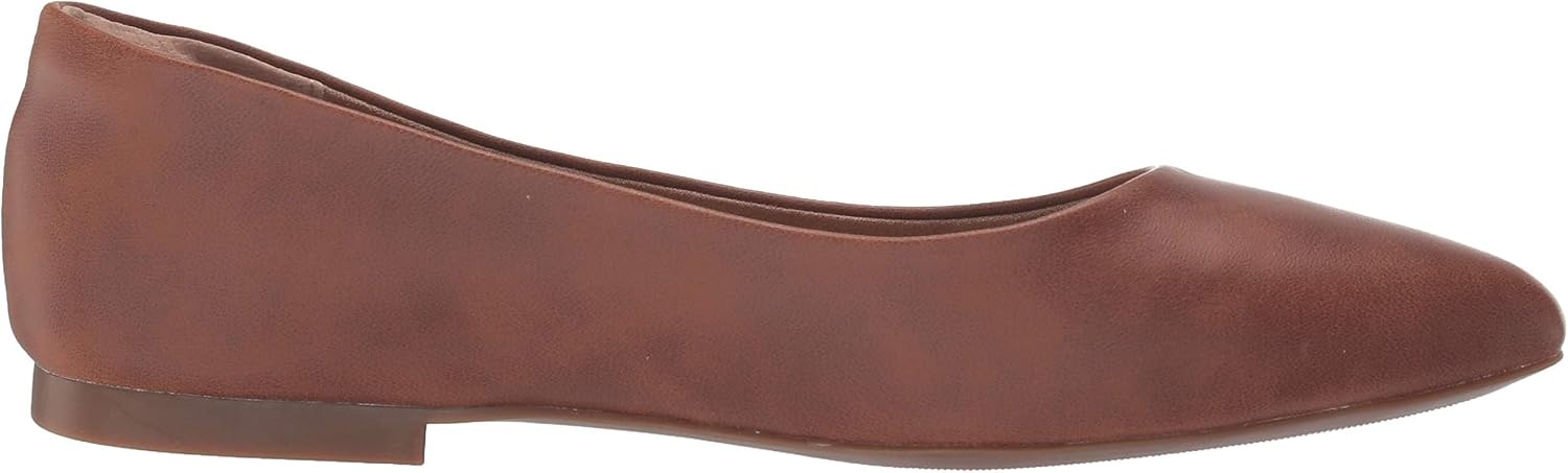 image:imageAmazon Essentials Womens PointedToe Ballet FlatsDark Toffee Brown