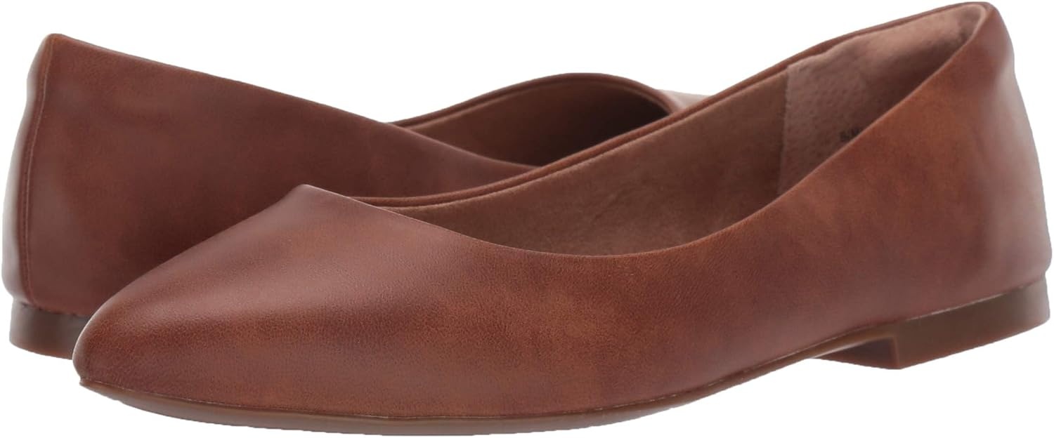 image:imageAmazon Essentials Womens PointedToe Ballet FlatsDark Toffee Brown