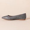 Amazon Essentials Women’s Pointed-Toe Ballet Flats(Charcoal)