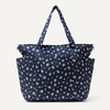 Amazon Essentials Women’s Quilted Cotton Travel Tote Bag, Black, One Size(Navy Floral)