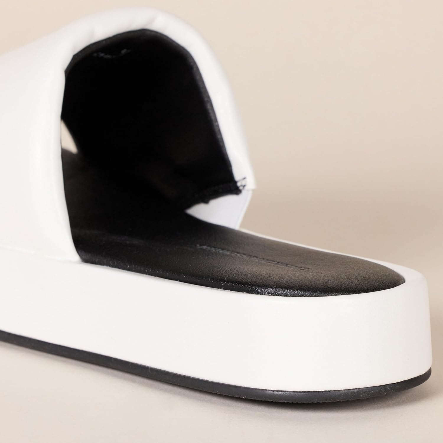 image:imageAmazon Essentials Womens Slide Flatform SandalWhite