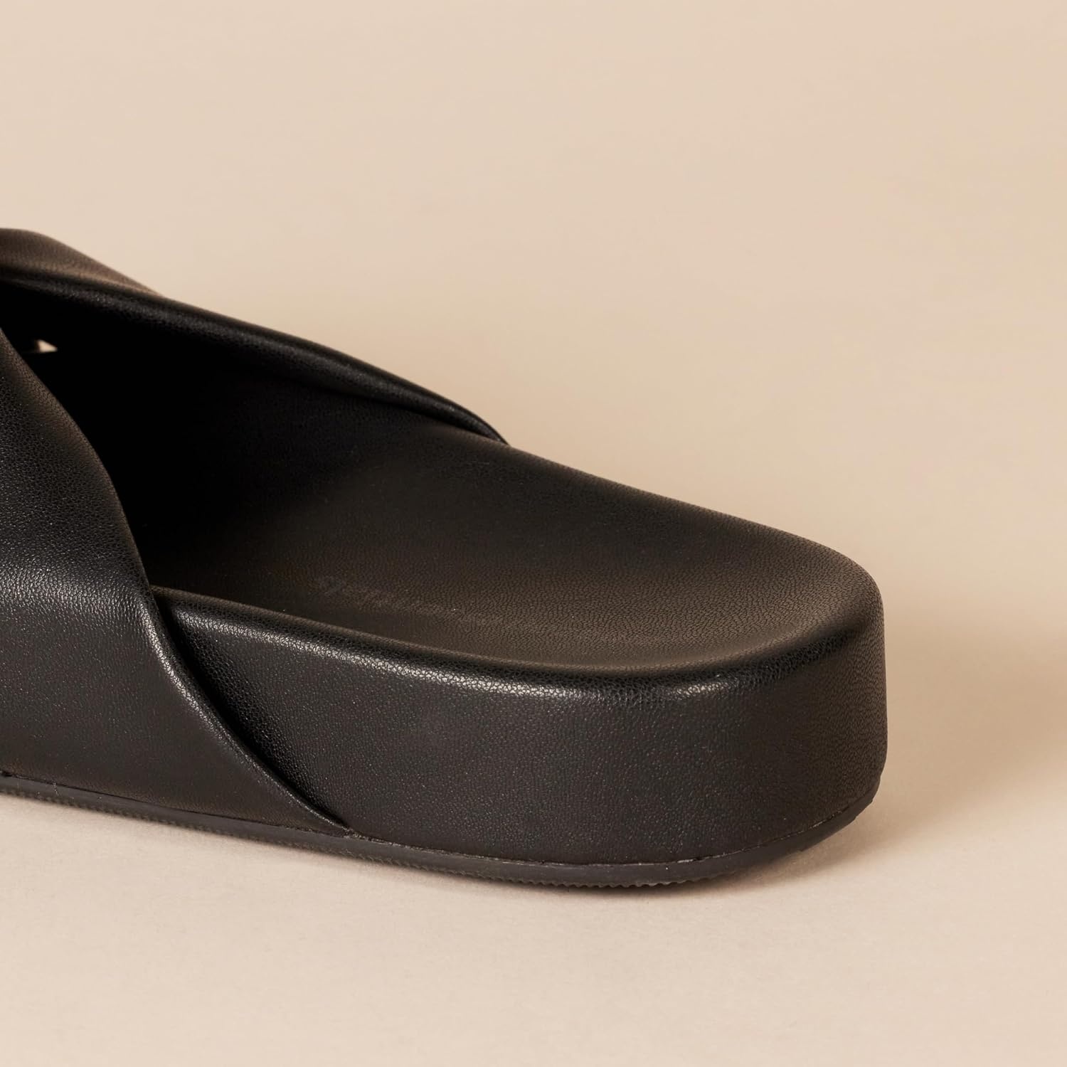 image:imageAmazon Essentials Womens Twist Slide Sandal with Cradling Cupped Sole Faux LeatherBlack