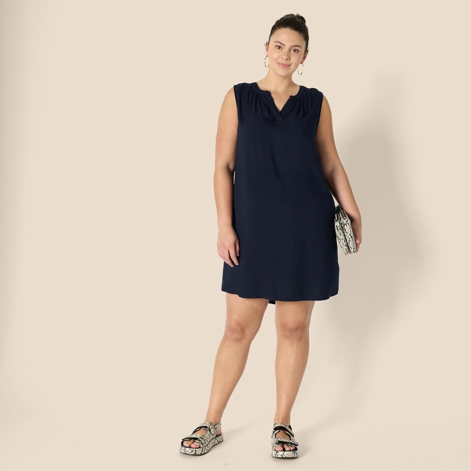 image:imageAmazon Essentials Womens Sleeveless Woven Aline V Neck Shift DressNavy