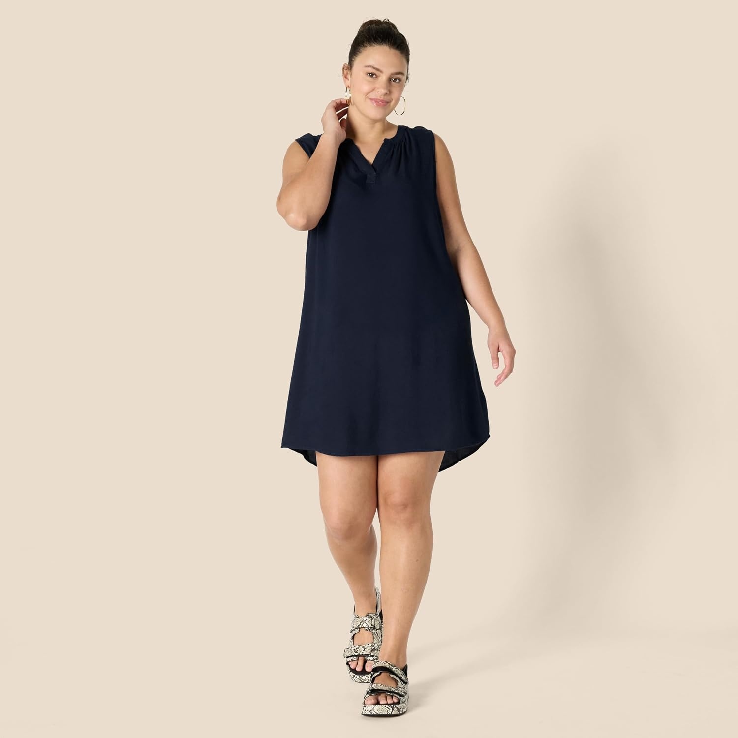 image:imageAmazon Essentials Womens Sleeveless Woven Aline V Neck Shift DressNavy