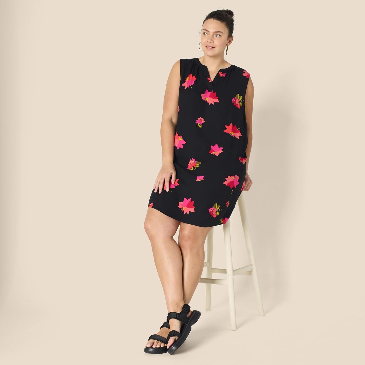 image:imageAmazon Essentials Womens Sleeveless Woven Aline V Neck Shift DressPink and Black Floral