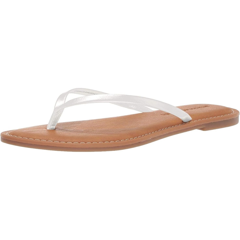 image:imageAmazon Essentials Womens Thong SandalWhite