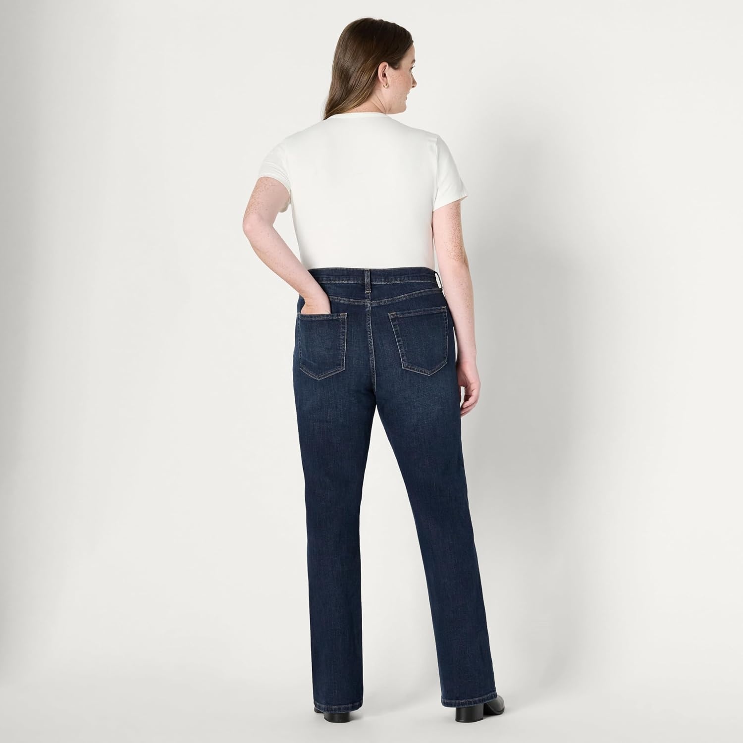 image:imageAmazon Essentials Womens Curvy SlimFit MidRise Bootcut JeansDark Midnight Wash