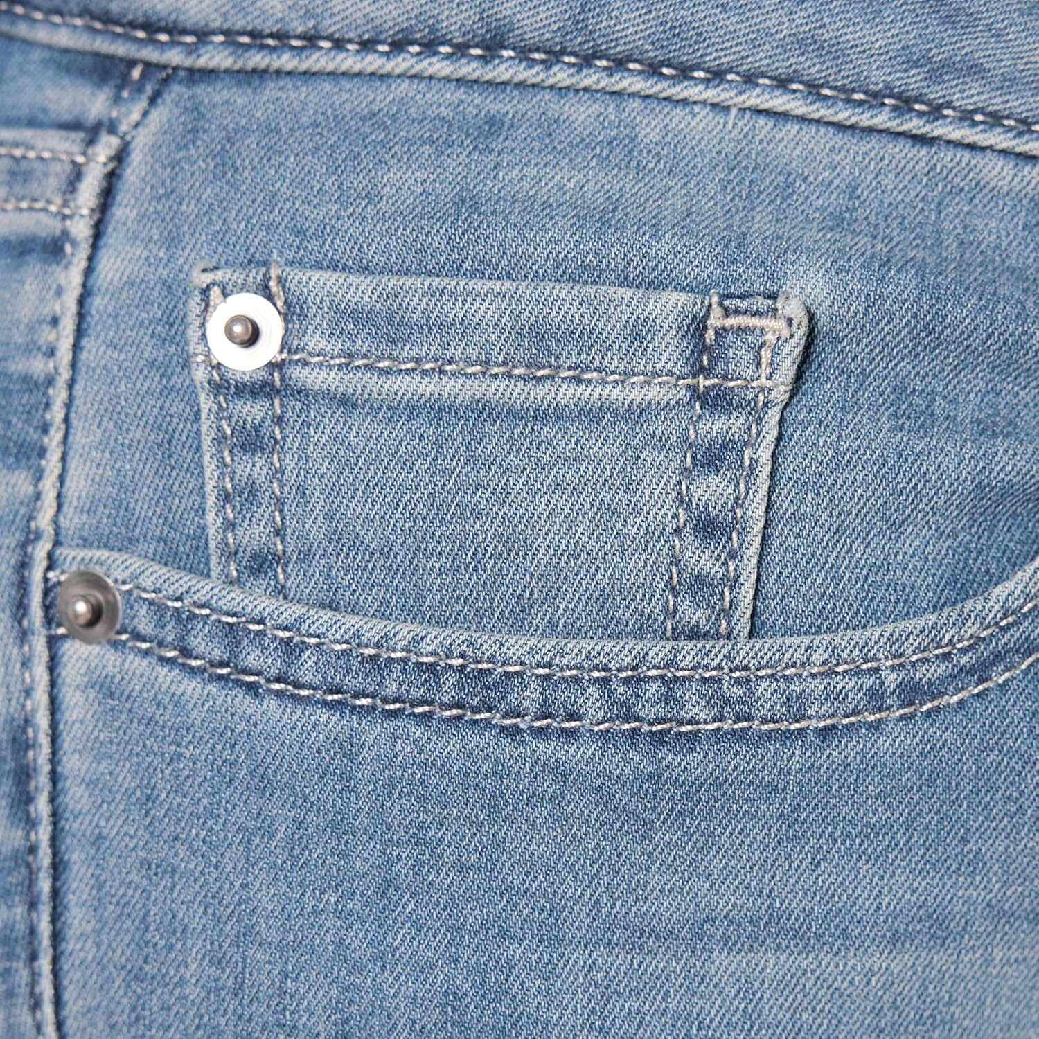 image:imageAmazon Essentials Womens HighRise Skinny Jeans with Stretch 5Pocket Styling 3 Inseam Lengths Discontinued ColorsLight Wash