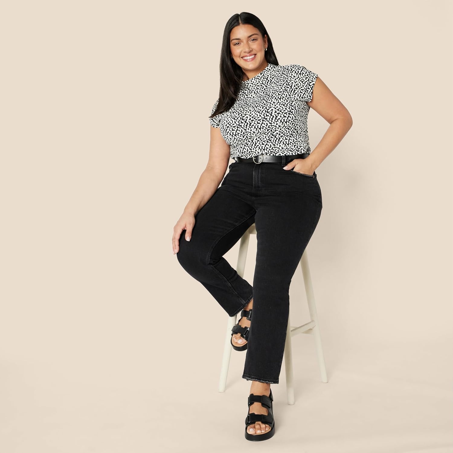 image:imageAmazon Essentials Womens SlimFit ExtendedSleeve Ruched Matte Jersey Top with Mock NeckBlack Ivory Geometric