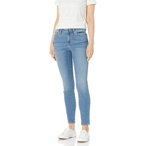 Amazon Essentials Women’s Mid-Rise Stretchy Skinny Denim Jeans, 5-Pocket(Light Blue)