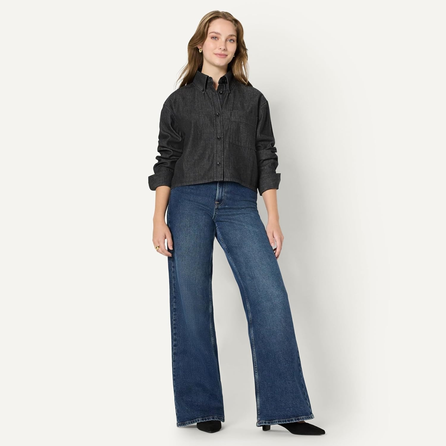 image:imageAmazon Essentials Womens Modern OversizedFit Cropped Denim ButtonDown Shirt Lightweight Chambray Point CollarBlack