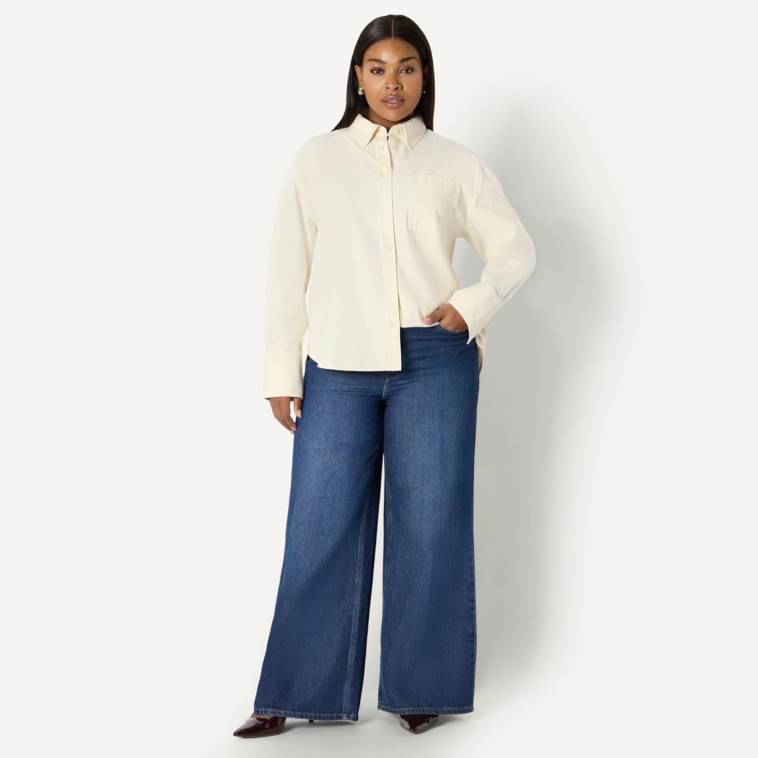 image:imageAmazon Essentials Womens Modern OversizedFit Cropped Denim ButtonDown Shirt Lightweight Chambray Point CollarEcru