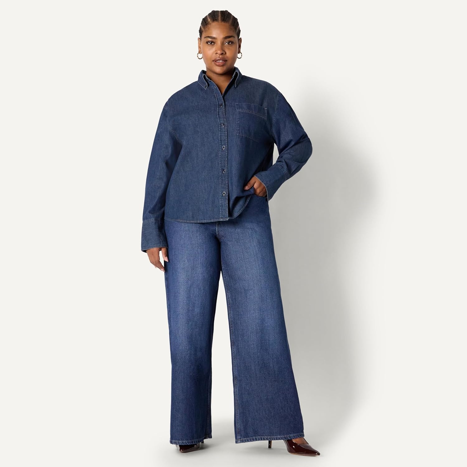 image:imageAmazon Essentials Womens Modern OversizedFit Cropped Denim ButtonDown Shirt Lightweight Chambray Point CollarMedium Blue Vintage