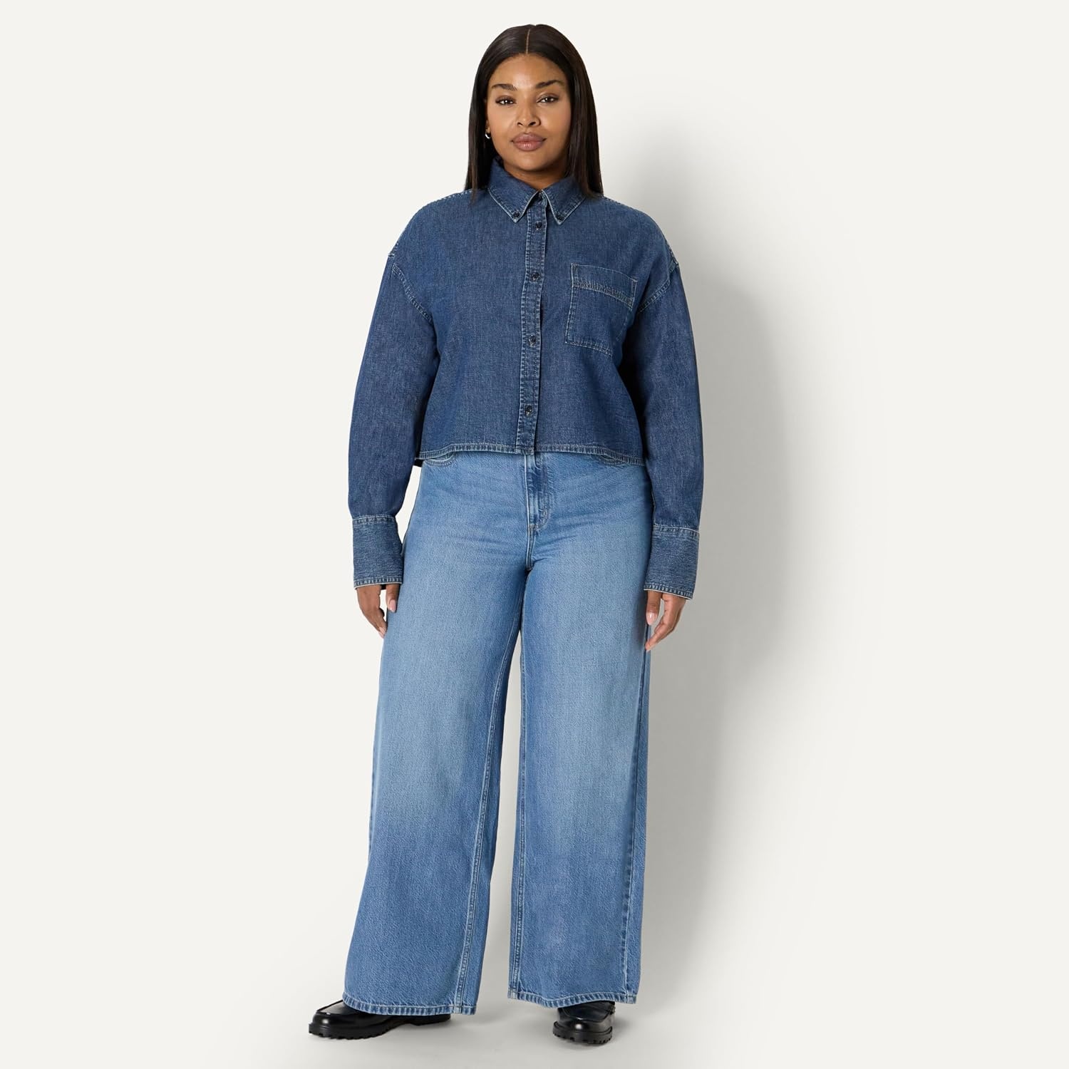 image:imageAmazon Essentials Womens Modern OversizedFit Cropped Denim ButtonDown Shirt Lightweight Chambray Point CollarMedium Blue Vintage