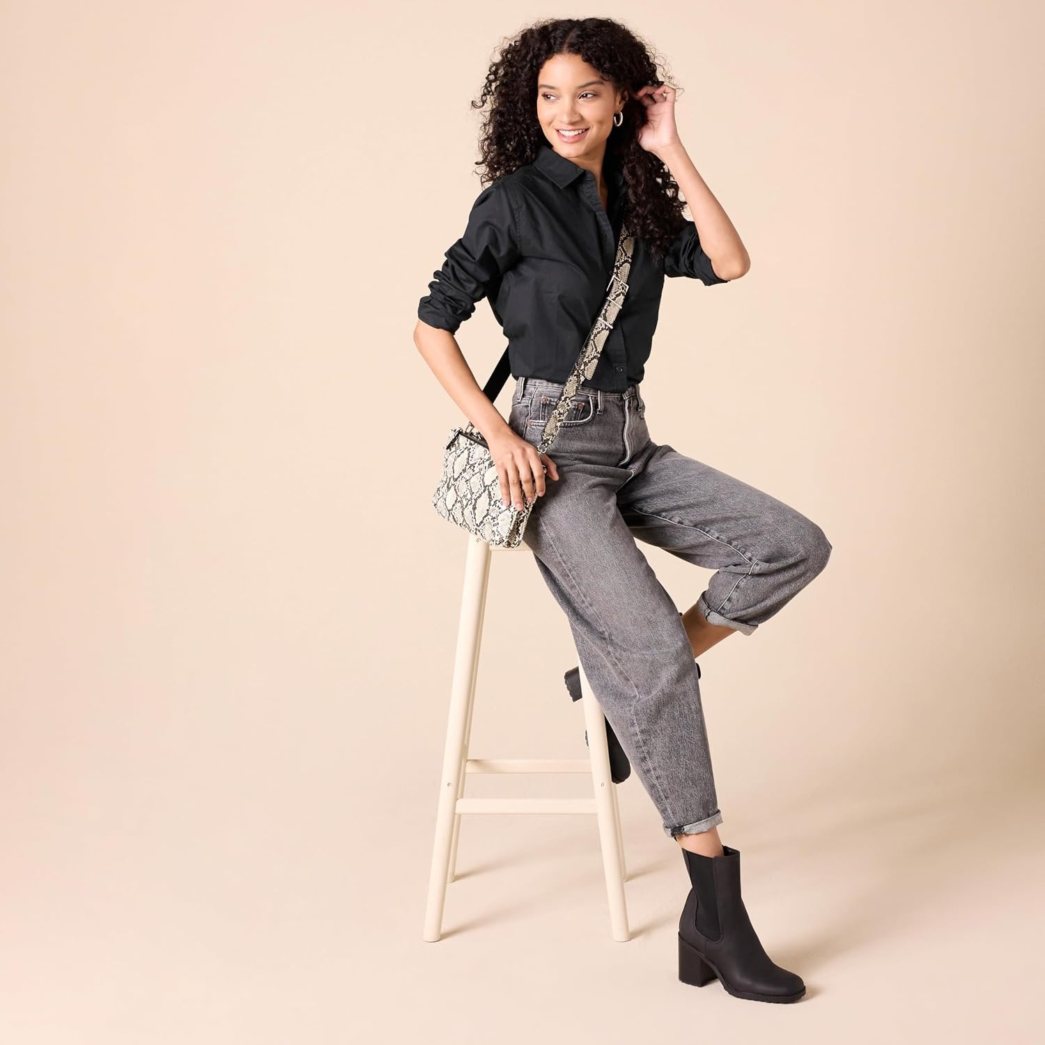 image:imageAmazon Essentials Womens RegularFit LongSleeve ButtonDown Cotton Poplin Shirt Business CasualBlack