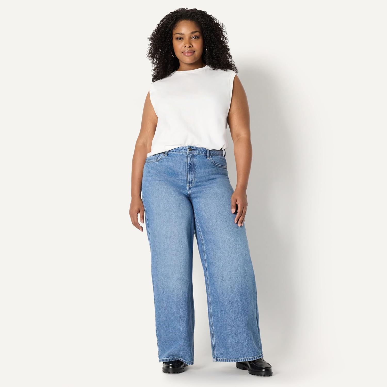 image:imageAmazon Essentials Womens RelaxedFit Cotton Muscle Tee with Ribbed Crew Neckline BreathableWhite
