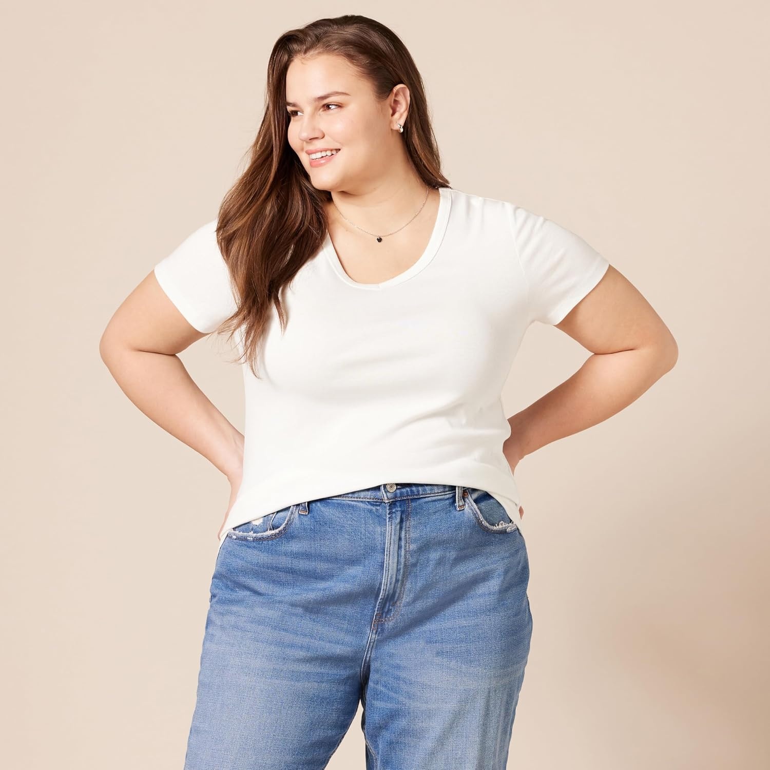 image:imageAmazon Essentials Womens SlimFit ShortSleeve VNeck TShirt Pack of 2White