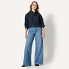 Amazon Essentials Women’s Modern Oversized-Fit Cropped Denim Button-Down Shirt, Lightweight Chambray, Point Collar(Rinse)