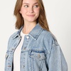 Amazon Essentials Women’s Oversized-Fit Rigid Denim Trucker Jacket(Iced Light Wash)