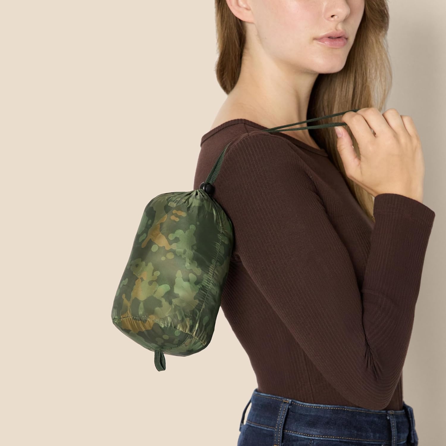 image:imageAmazon Essentials Womens Lightweight WaterResistant Packable Puffer VestGreen Camo