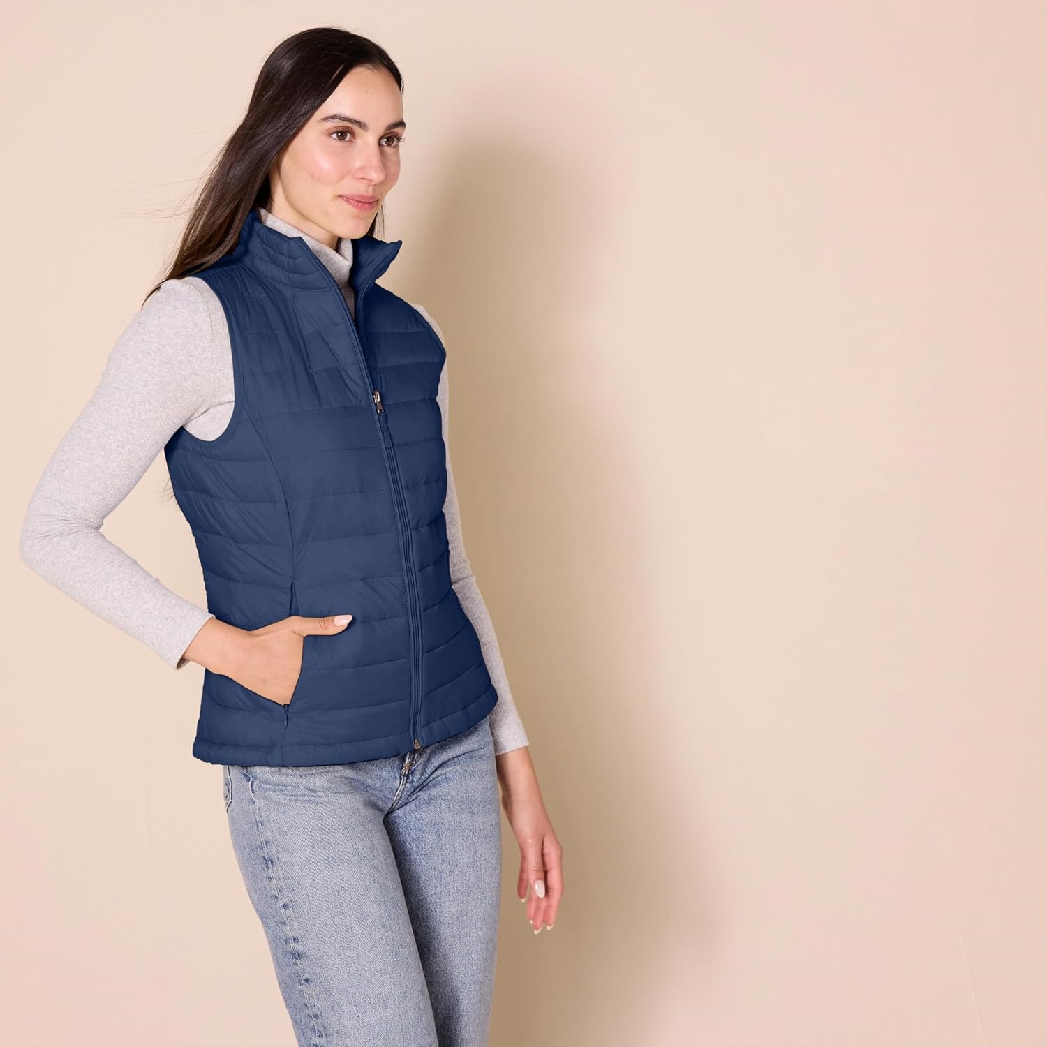 image:imageAmazon Essentials Womens Lightweight WaterResistant Packable Puffer VestNavy