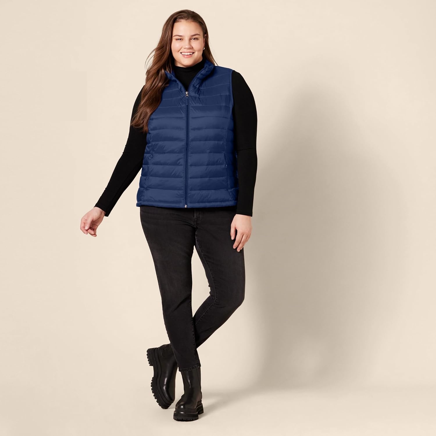 image:imageAmazon Essentials Womens Lightweight WaterResistant Packable Puffer VestNavy