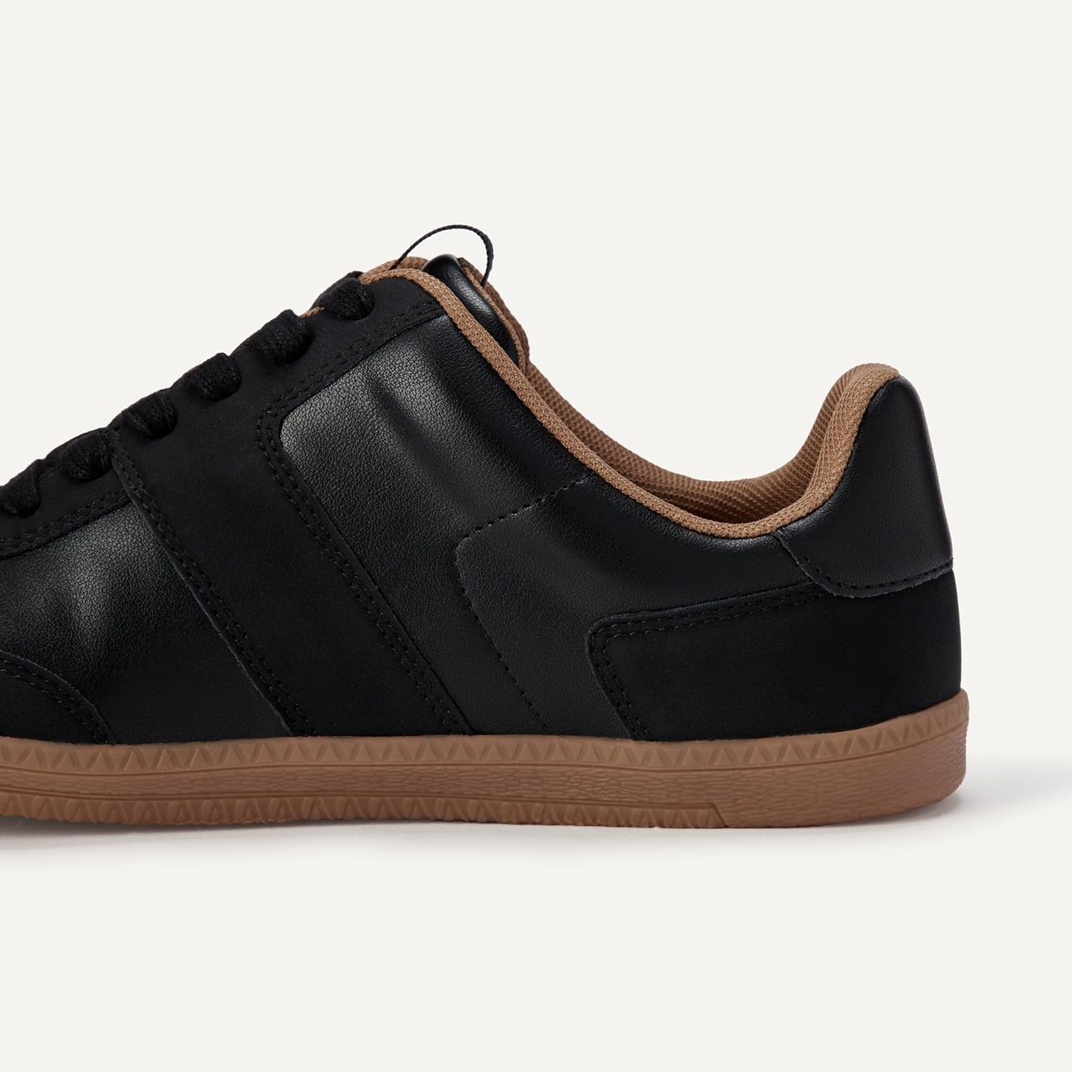 image:imageAmazon Essentials Womens Low Top Retro Sneaker with Padded CollarBlack