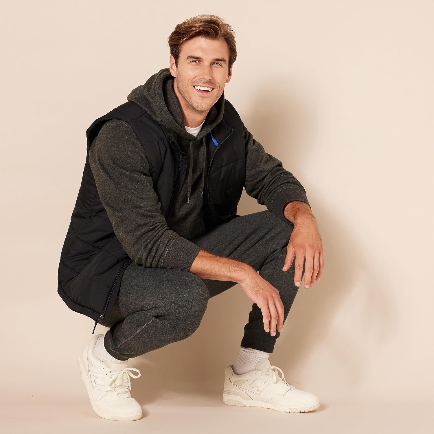 image:imageAmazon Essentials Mens Heavyweight Relaxed Fit Pullover Hooded Sweatshirt Warm Fleece with Brushed InteriorCharcoal Heather