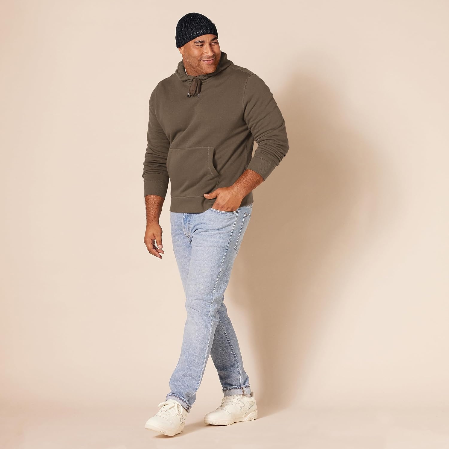 image:imageAmazon Essentials Mens Heavyweight Relaxed Fit Pullover Hooded Sweatshirt Warm Fleece with Brushed InteriorMedium Brown
