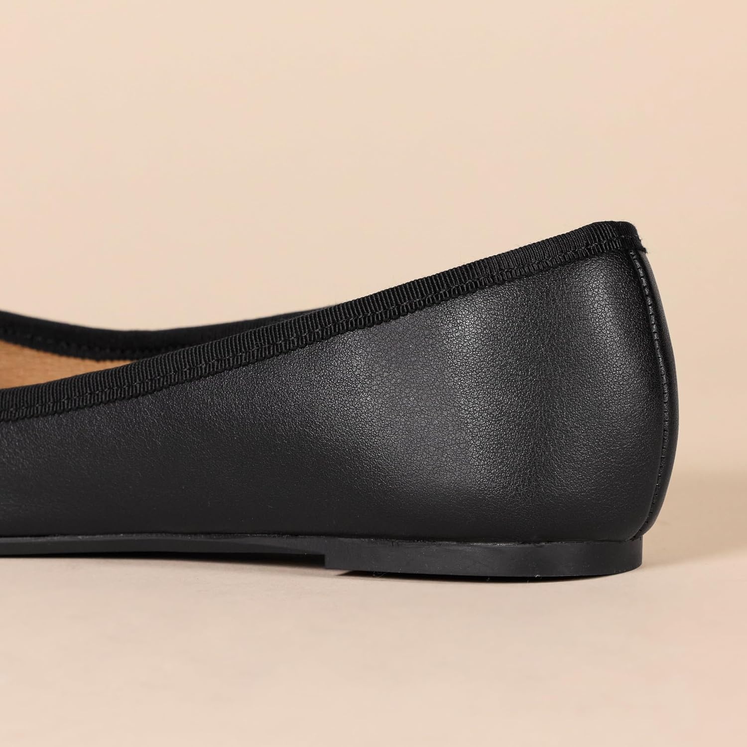 image:imageAmazon Essentials Womens Round Toe Ballet FlatsBlack