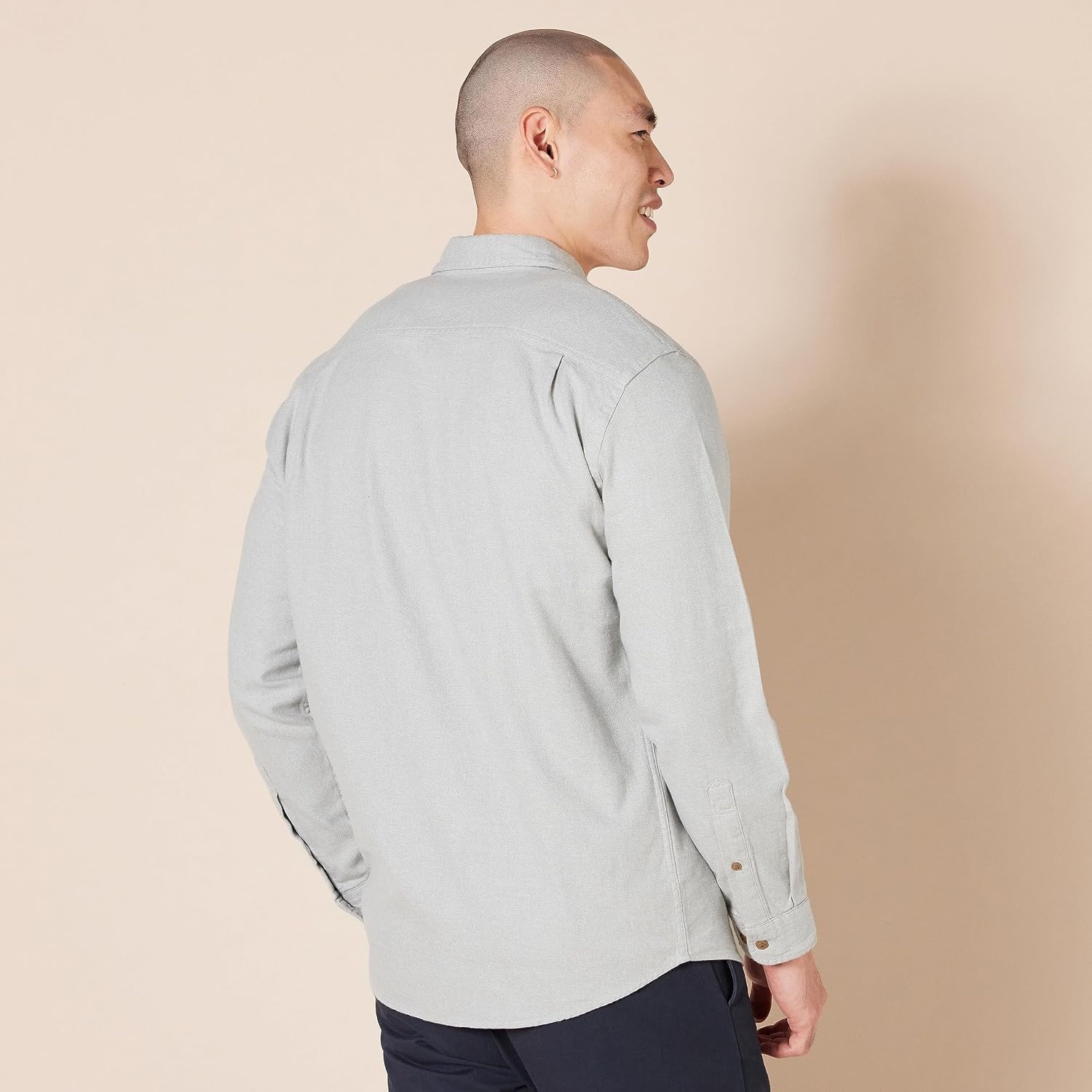 image:imageAmazon Essentials Mens SlimFit Flannel LongSleeve Button Down Shirt TwoPocket 100 Cotton PlaidLight Grey Heather