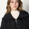 Amazon Essentials Women’s Oversized-Fit Square Quilted Puffer Jacket with Adjustable Waist, Zip Front, Side Pockets(Black)