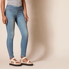 Amazon Essentials Women’s Skinny Fit Mid-Rise Stretch Pull-On Jegging with Pockets(New Light Wash)
