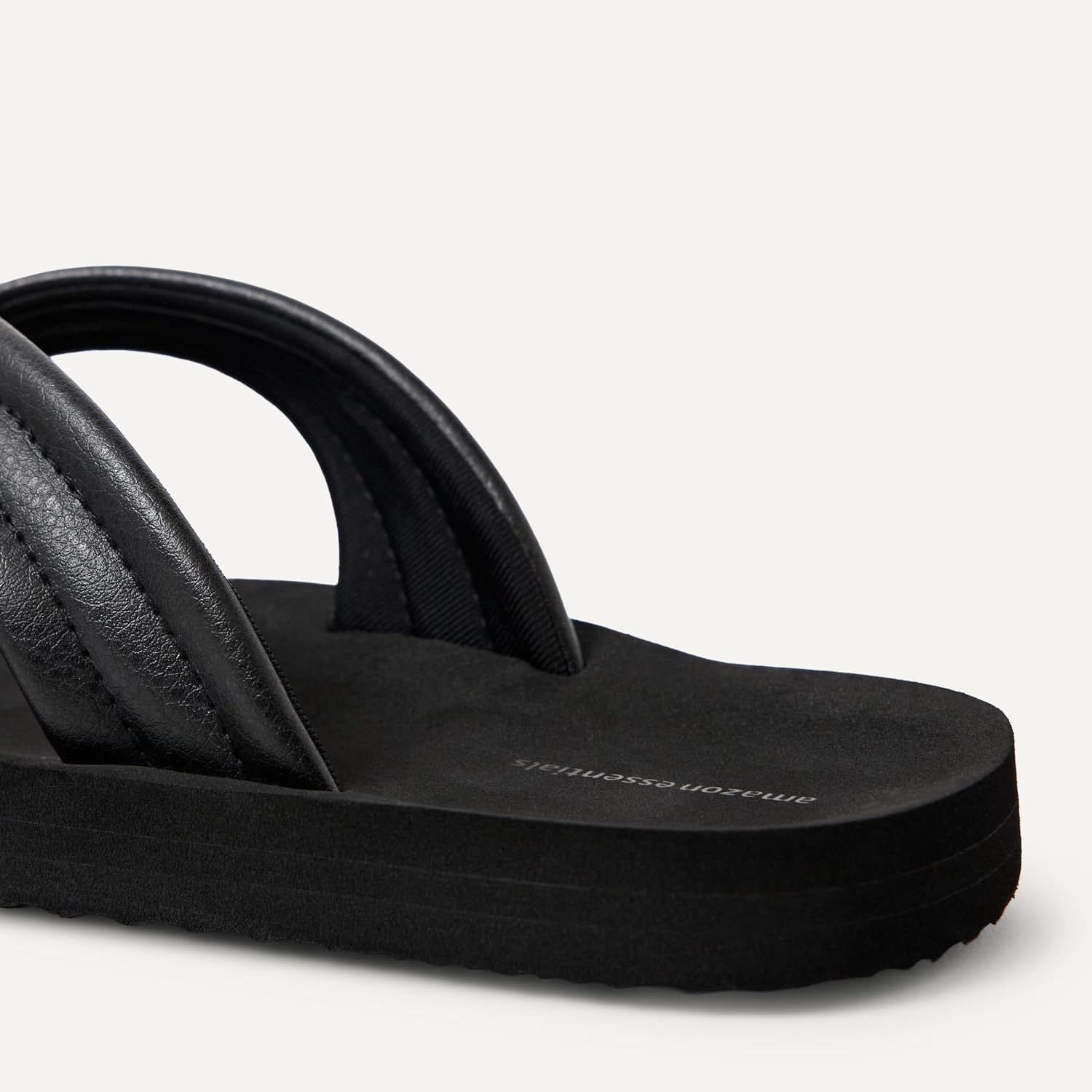 image:imageAmazon Essentials Unisex Kids Thong Flip Flop for Boys and GirlsBlack
